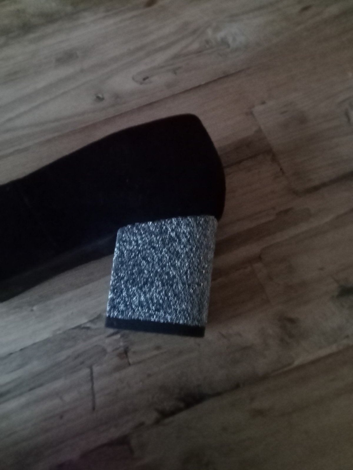 geweldig stoere zwarte suède look pumps met glitter hak, Ophalen of Verzenden, Nieuw, Zwart