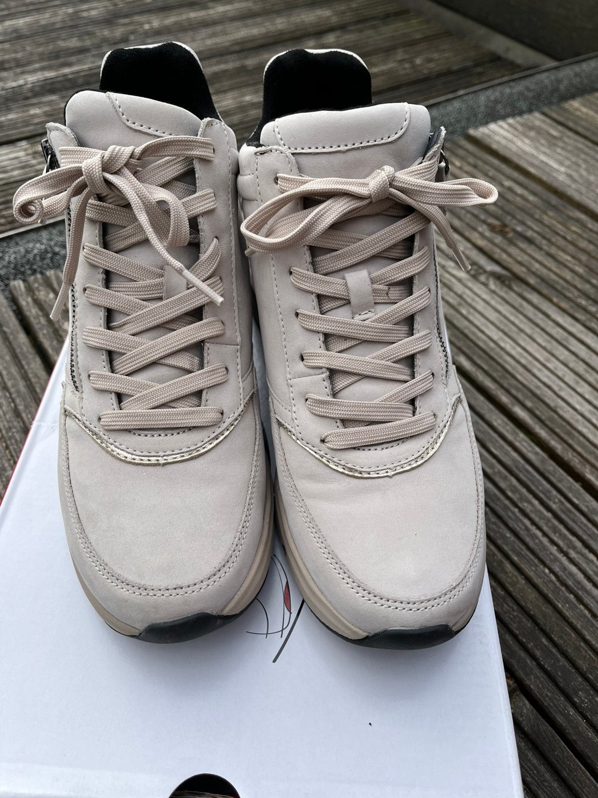 Gabor rollingsoft creme leren schoenen in nieuwstaat, Ophalen of Verzenden, Zo goed als nieuw, Beige, Sneakers of Gympen
