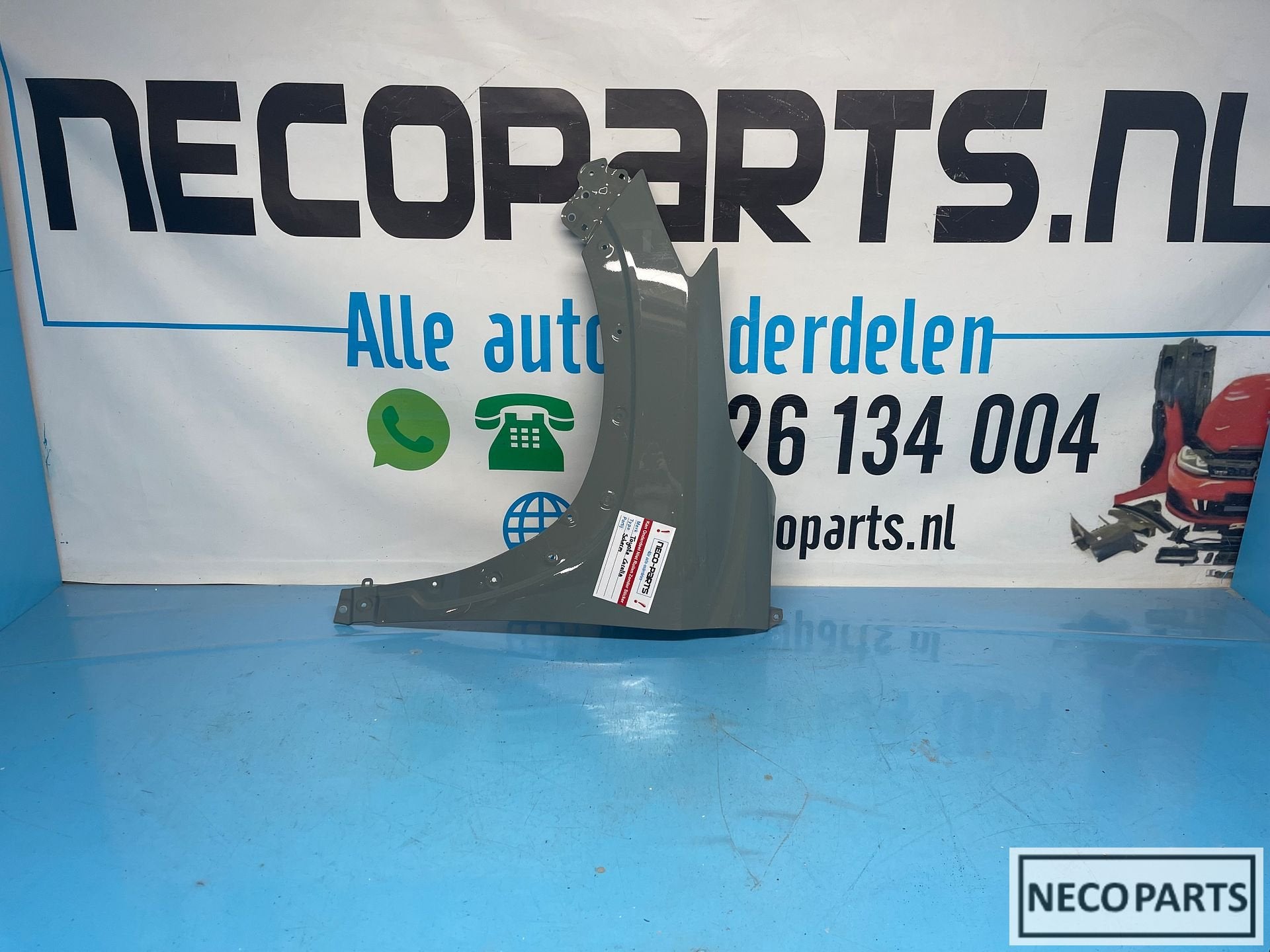 TOYOTA COROLLA CROSS SCHERM SPATBORD LINKS ORIGINEEL, Gebruikt, -, Ophalen of Verzenden, Toyota