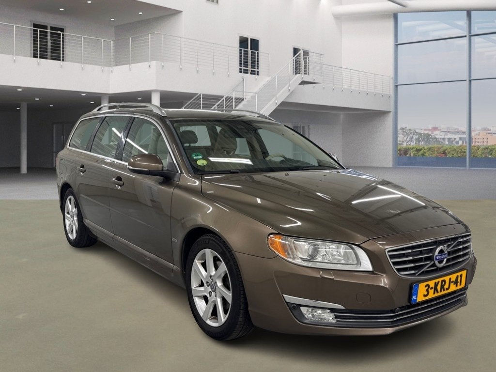 Volvo V70 1.6 D2 Summum/AUTOMAAT/NAVI/LEDER, Euro 5, 4 cilinders, Bruin, Diesel