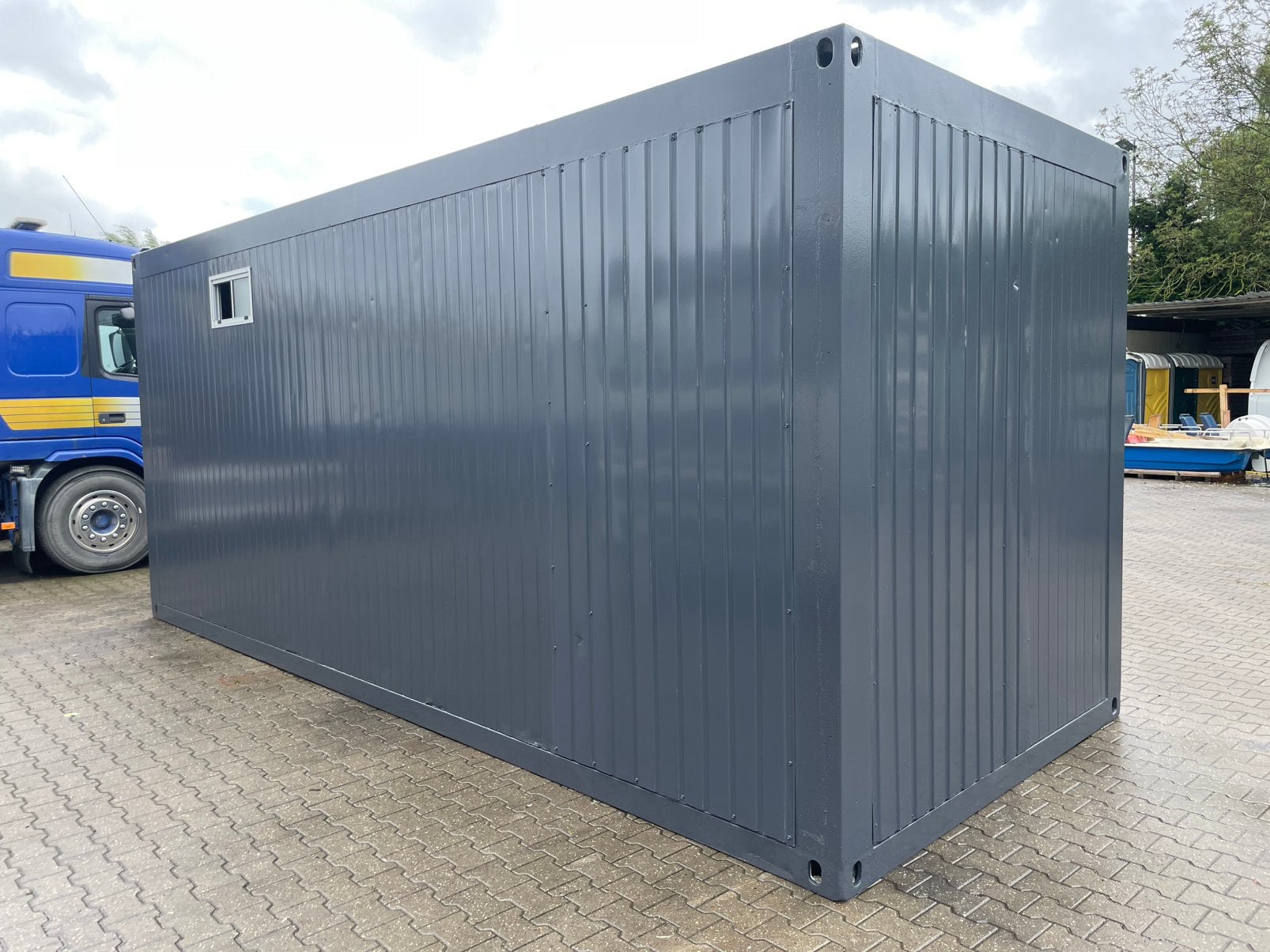 Nette sanitairunit toiletunit met toilet en douche, Ophalen