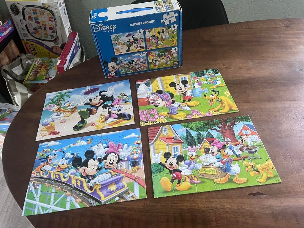 Disney kinderpuzzel mickey mouse 4 in 1 doos, Verzamelen, Disney, Ophalen, Mickey Mouse, Zo goed als nieuw, Beeldje of Figuurtje