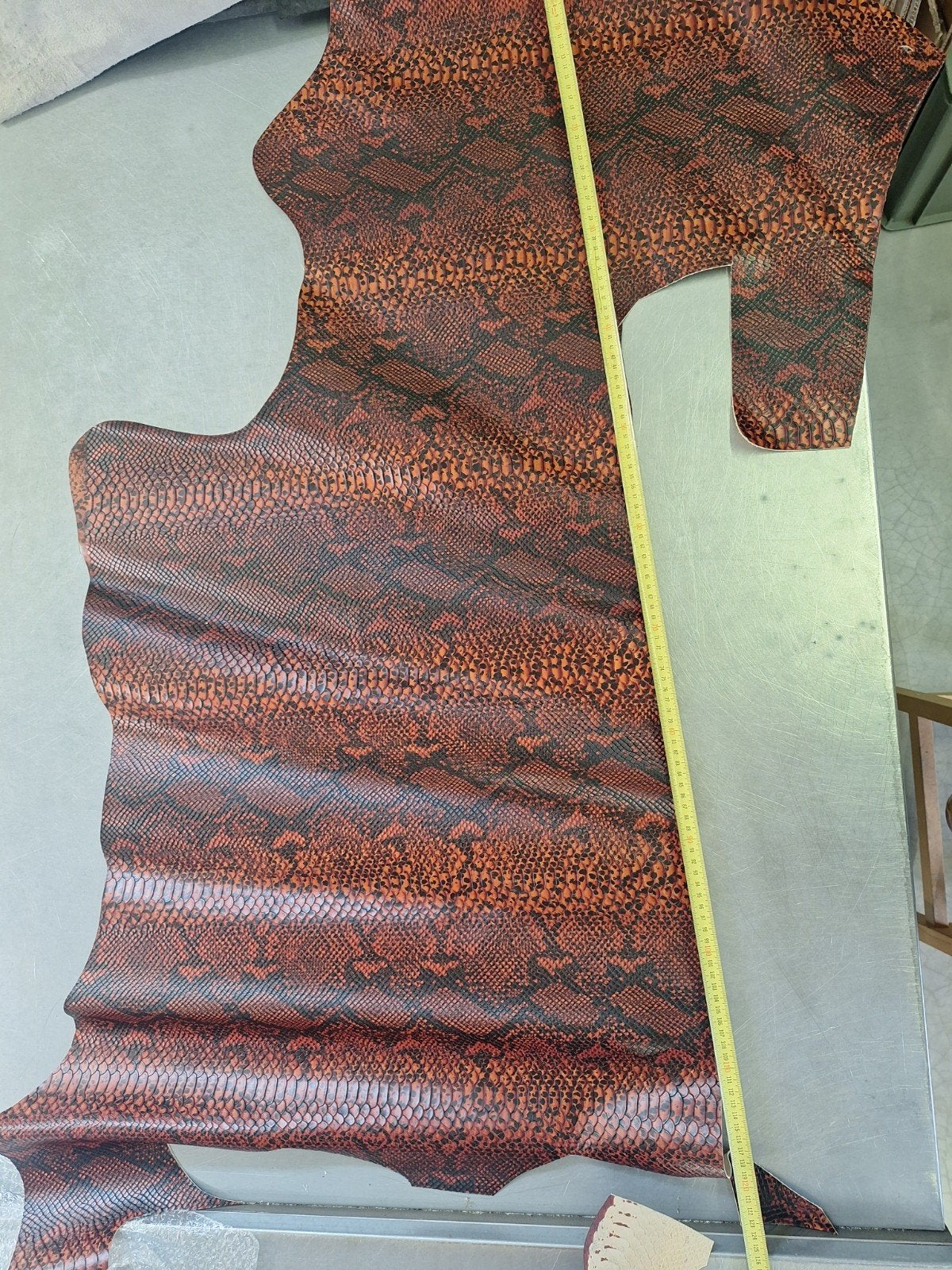 Leer, warm bruine print, Hobby en Vrije tijd, Stoffen en Lappen, Bruin, Leer of Kunstleer, Nieuw, Ophalen of Verzenden