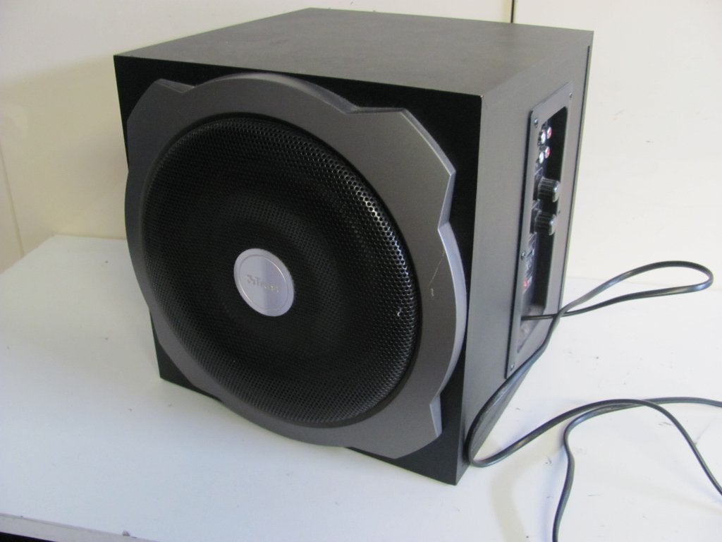 TRUST bassbox voor pc speakers met 2 tulp uitgangen, Computers en Software, Pc speakers, Ophalen of Verzenden, Zo goed als nieuw