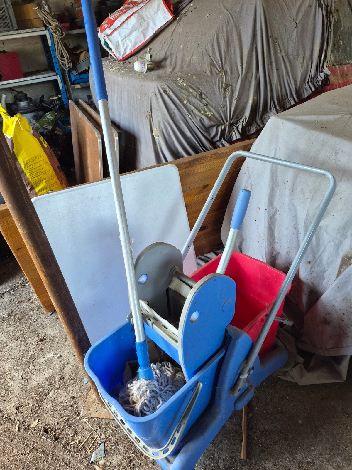 Dweilemmer met pers en mop, Ophalen, Dweilemmer, -bak, of -wagen