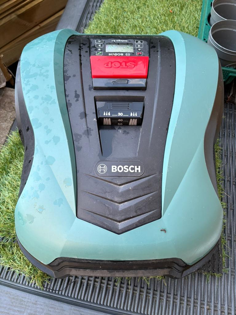 Bosch indigo robotmaaier, Ophalen, Minder dan 30 cm
