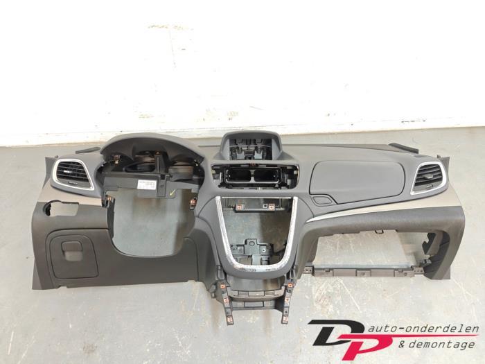 Dashboard van een Opel Mokka