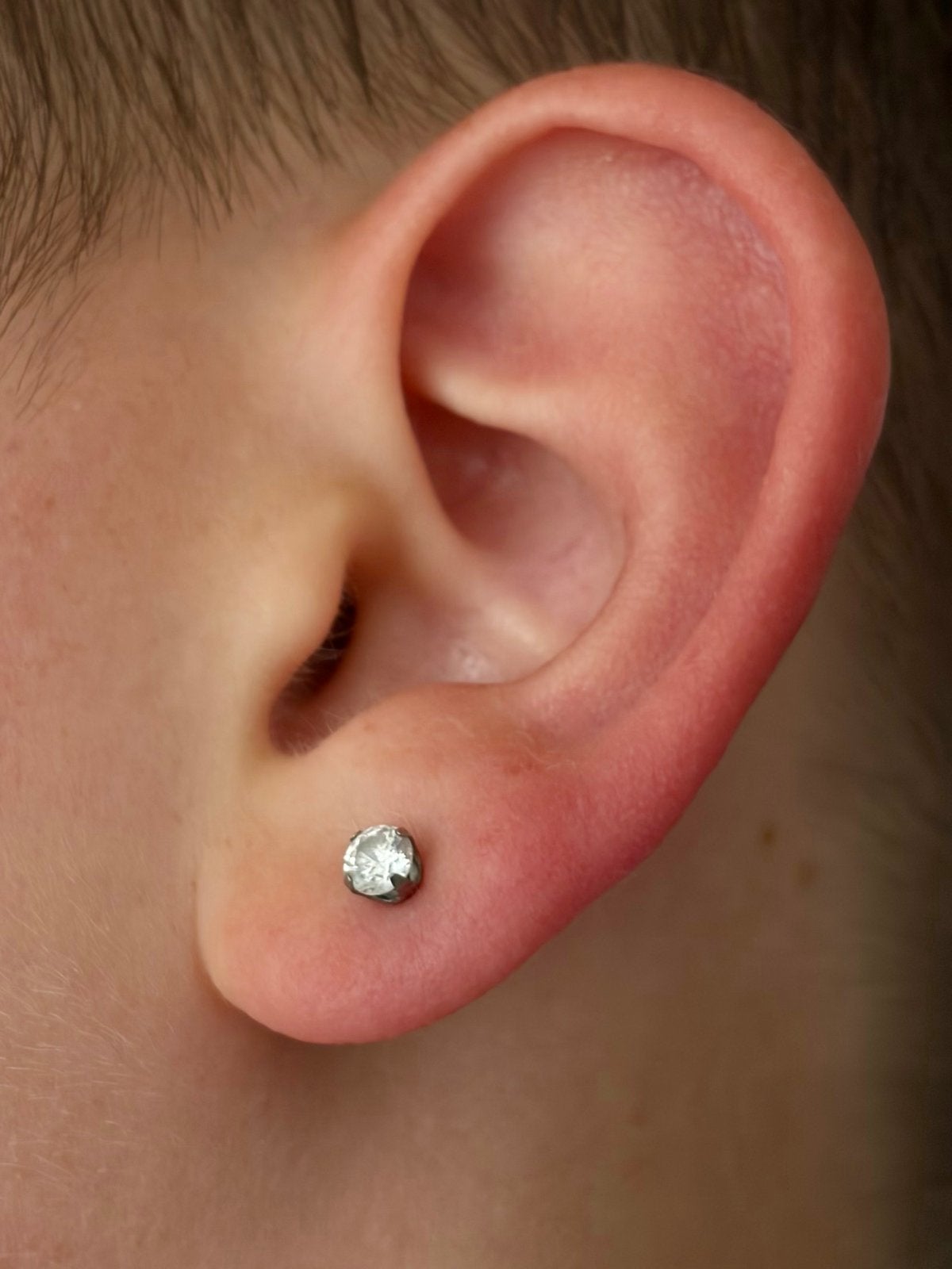 Nieuwe Studex System 75 Oorpiercing Oorbel - 4mm Zirkonia, Met kristal, Overige materialen, Nieuw, Ophalen of Verzenden