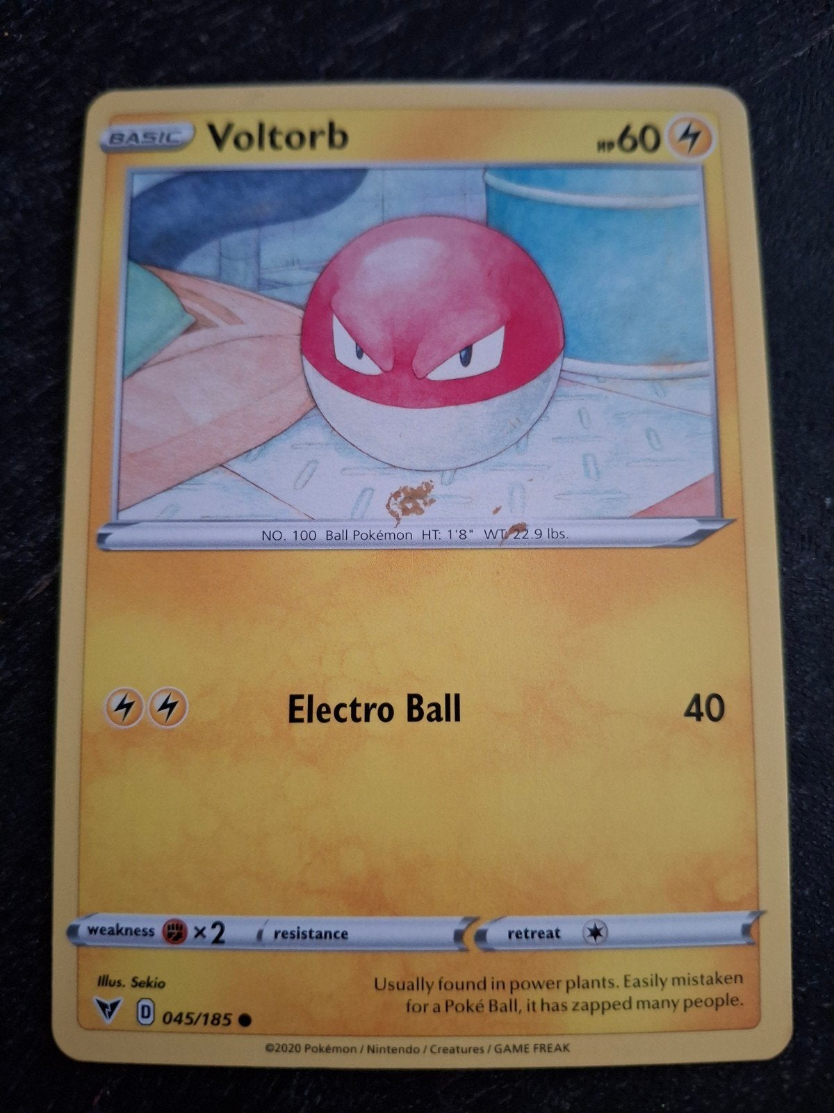 Pokémon Kaart Voltorb 045/185 - Zo goed als nieuw, Ophalen of Verzenden, Zo goed als nieuw, Losse kaart