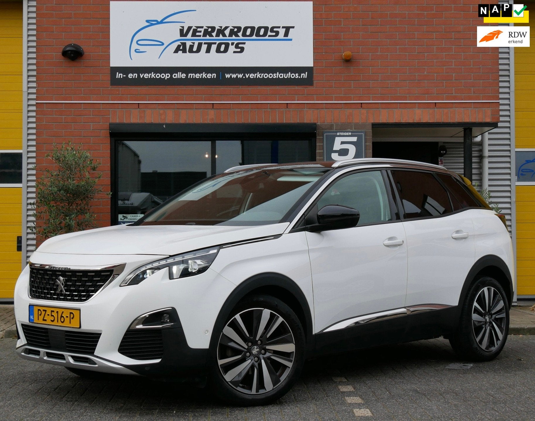 Peugeot 3008 1.2 PureTech Blue Lease Premium nieuwe distri., Dealer onderhouden, Gebruikt, 1199 cc, Leder en Stof