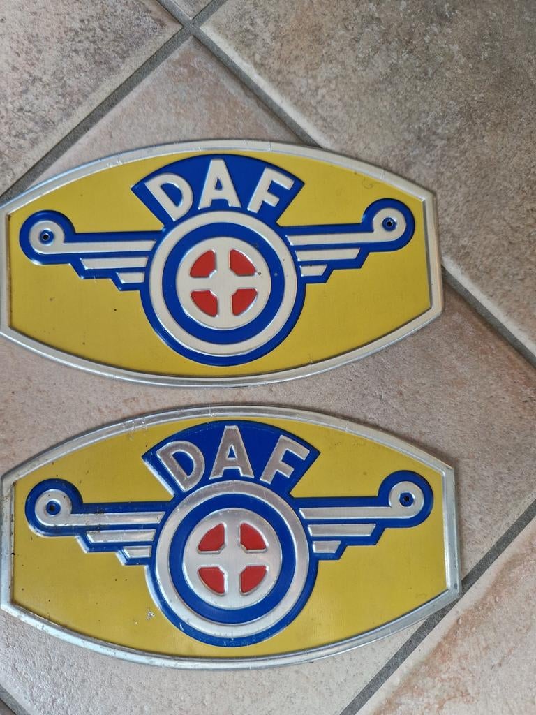 Set van 2 DAF emblemen / logo's, Auto diversen, Auto-accessoires, Gebruikt, Ophalen of Verzenden