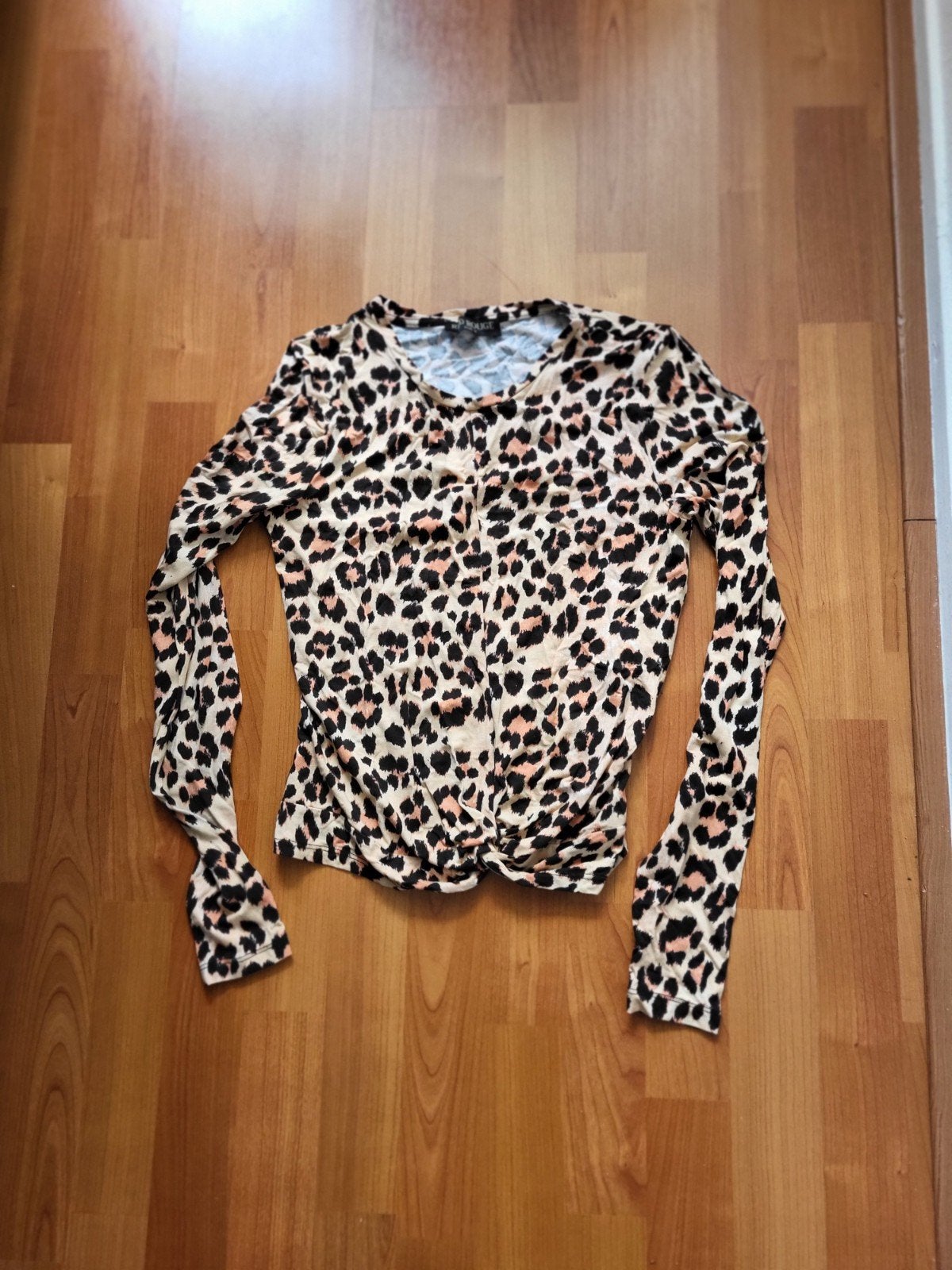 TE KOOP SHIRT MET TIJGERPRINT MAAT S, Kleding | Dames, Tops, Bruin, Ophalen of Verzenden, Zo goed als nieuw, Korte mouw