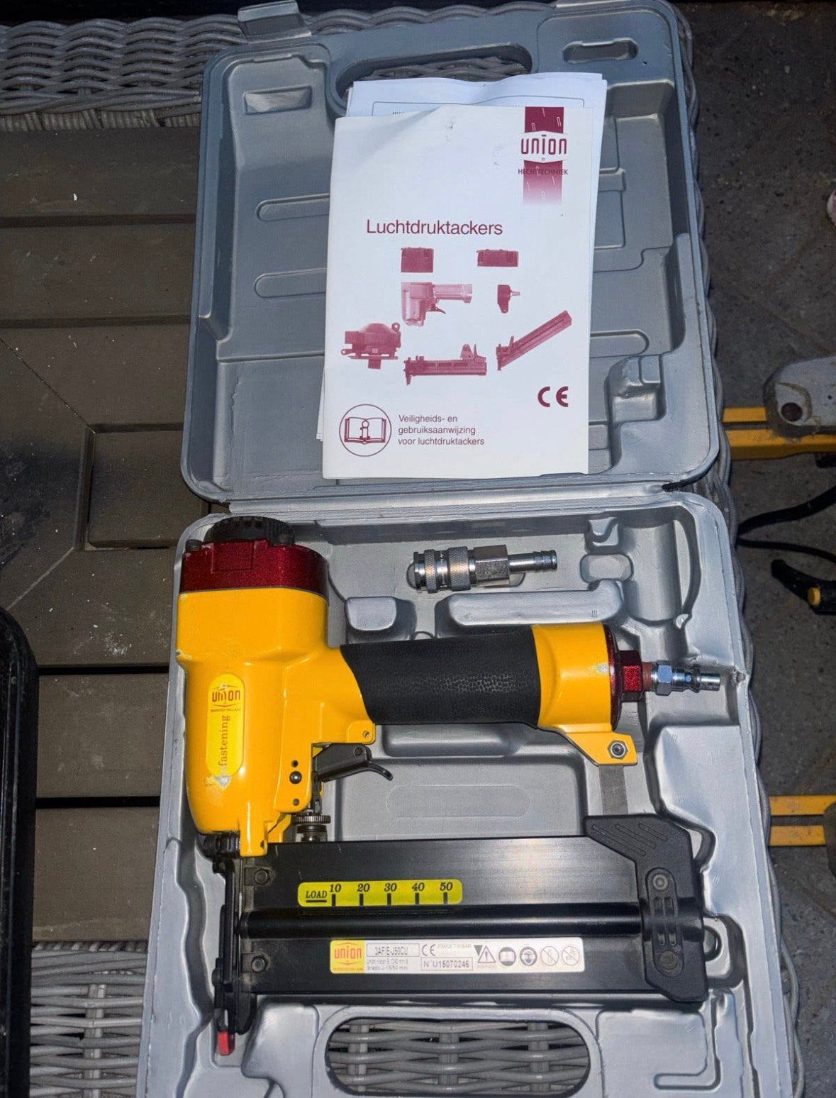 Union E-12/40 mm & J-15/50 mm Luchtnietmachine / Tackers, Ophalen of Verzenden, Zo goed als nieuw
