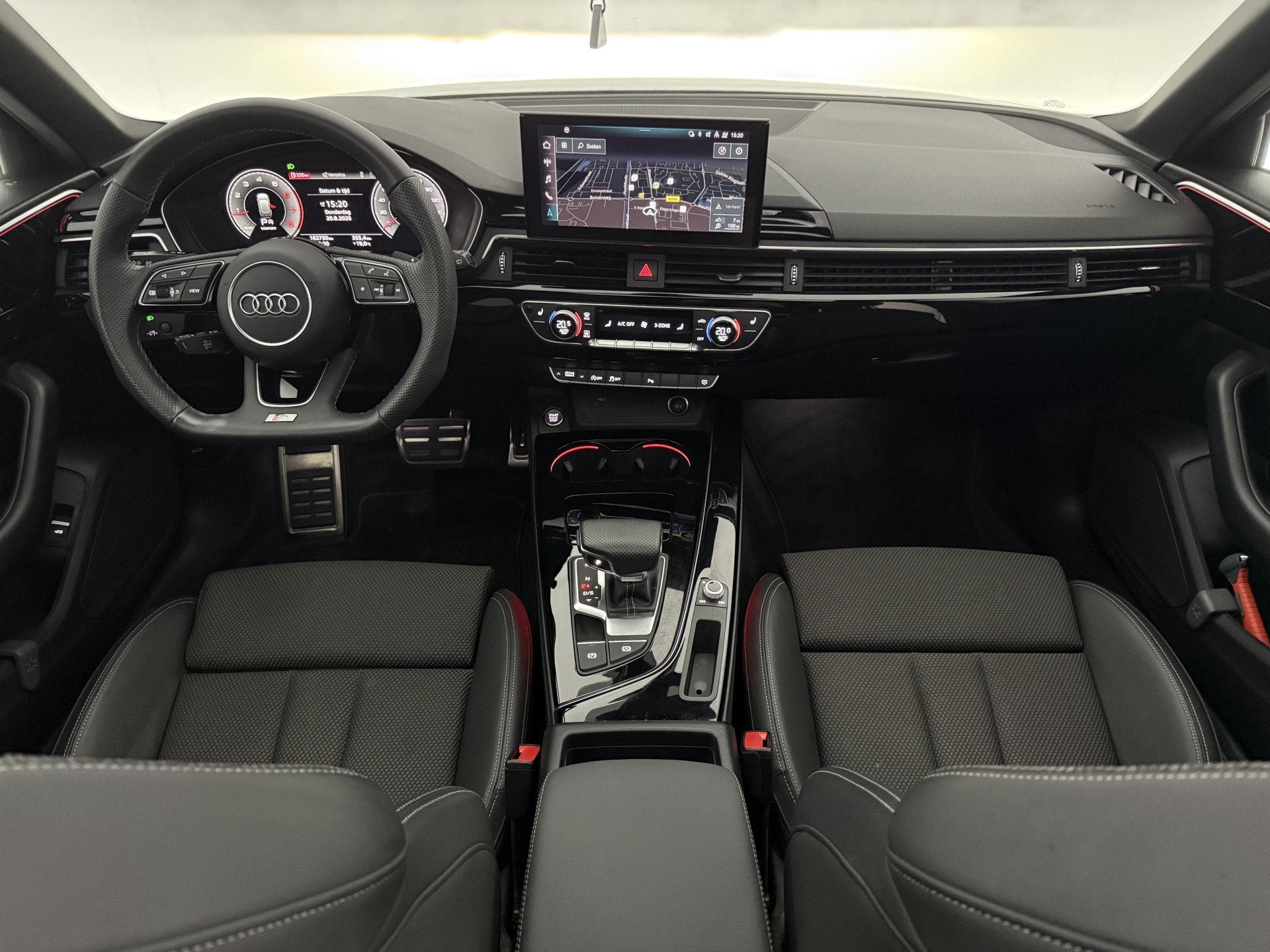 Audi A4 35 TFSI S-Line Competition | Black Edition | Pano |, Auto's, Gebruikt, Euro 6, 4 cilinders, A4