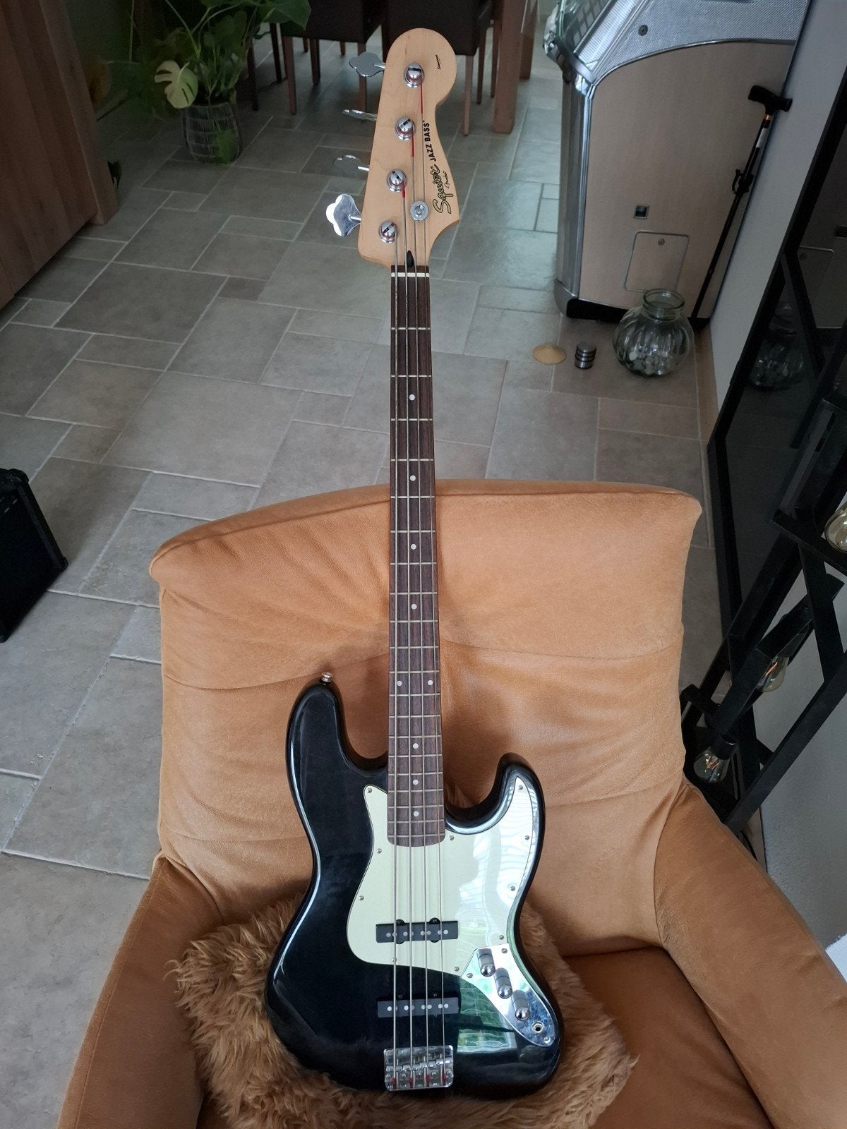 Squier Jazz Bass met Ibanez versterker en accessoires, Muziek en Instrumenten, Ophalen, Zo goed als nieuw, Elektrisch