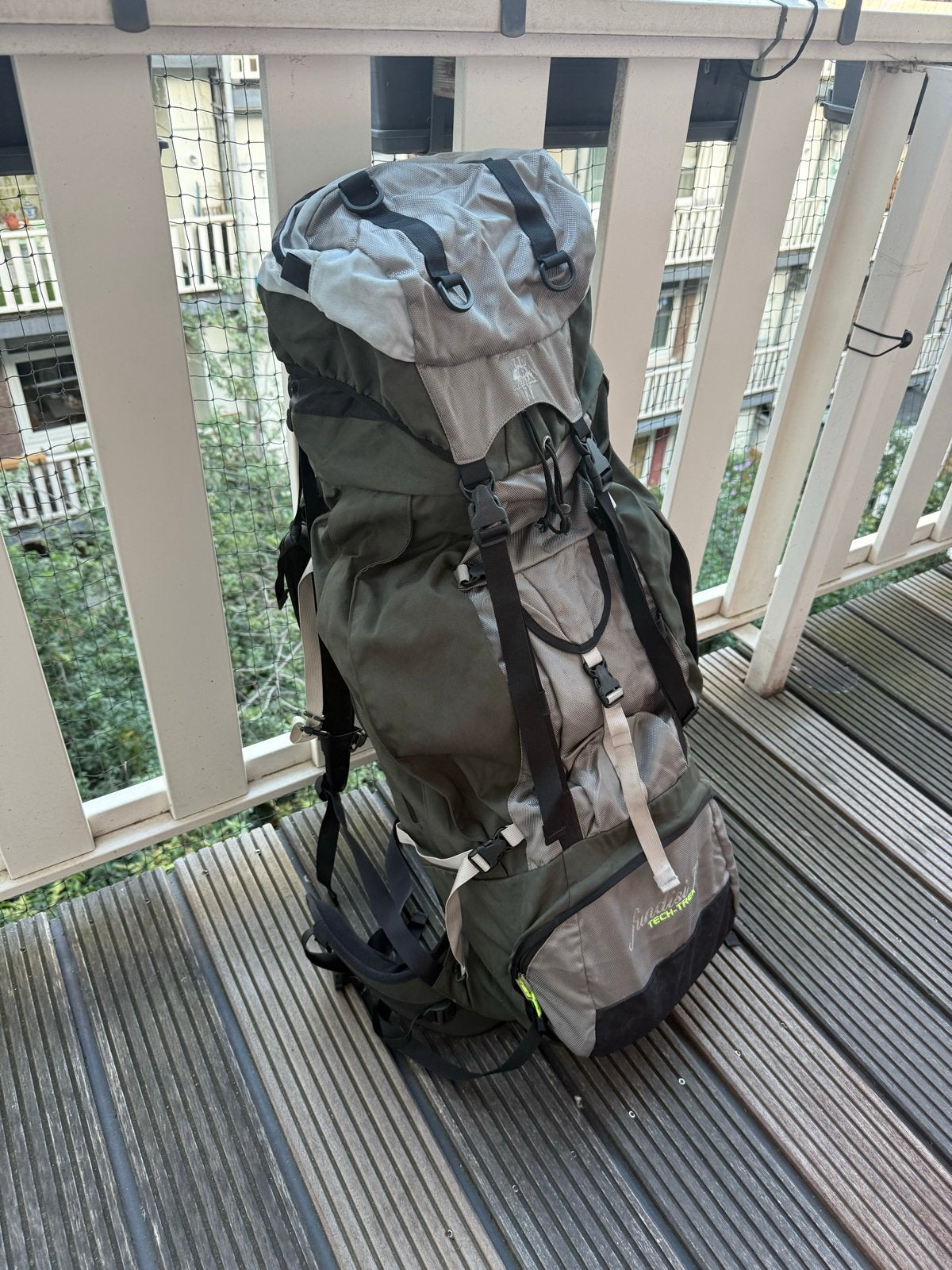 Grote en stevige backpack 75L met regenhoes, Verzenden, Gebruikt, Rugzak