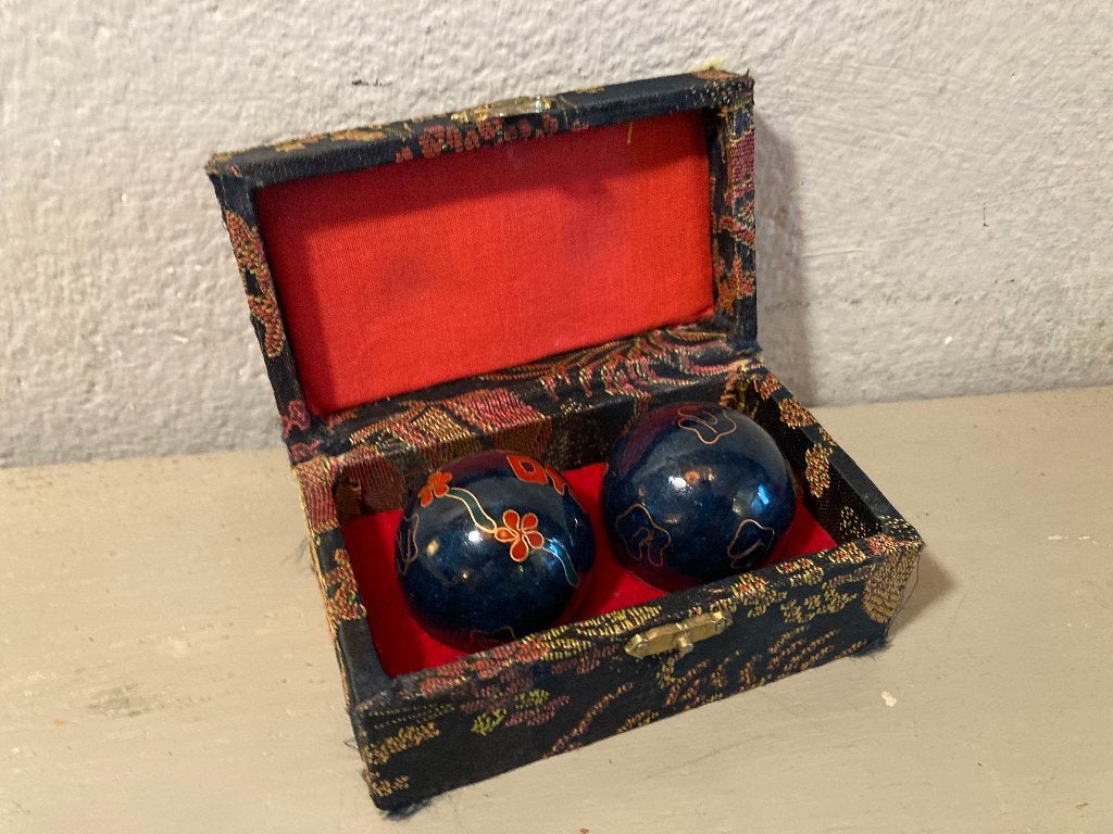 Vintage Chinese Qigong-ballen emaille bal oud stoffen doosje, Antiek en Kunst, Ophalen of Verzenden