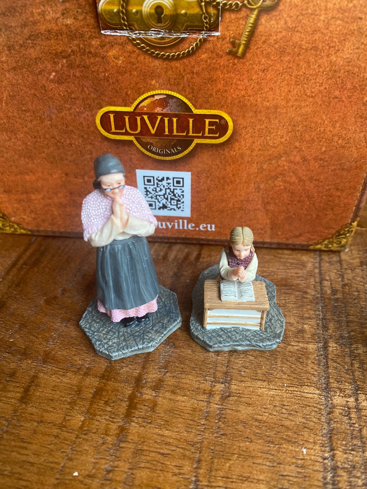 Luville julia and grand mother praying, Diversen, Kerst, Ophalen of Verzenden, Zo goed als nieuw