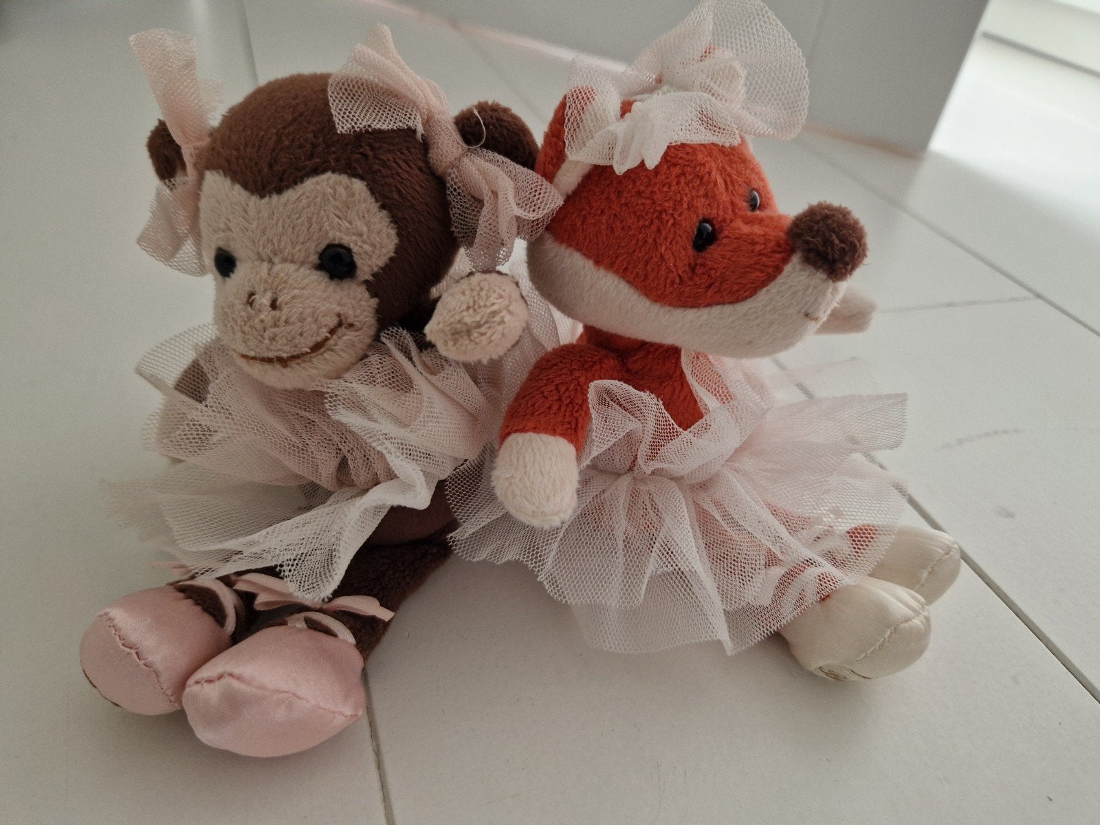 2x Bukowski Design knuffels aap en vos ballerina's, Kinderen en Baby's, Overige merken, Ophalen of Verzenden, Zo goed als nieuw