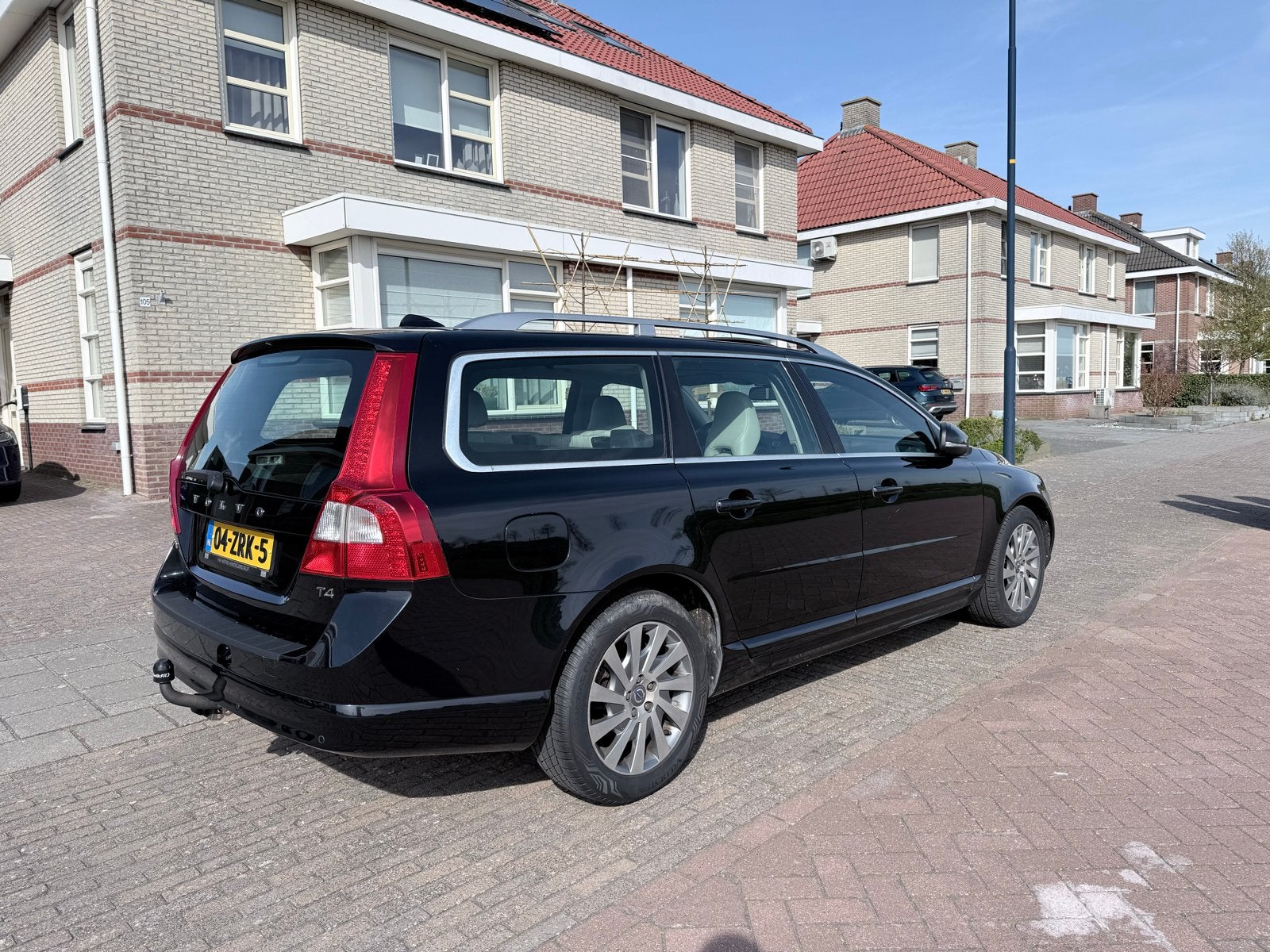 Volvo V70 T4, trekhaak, leer, nieuwe banden, Auto's, Voorwielaandrijving, 1596 cc, 15 km/l, 1487 kg