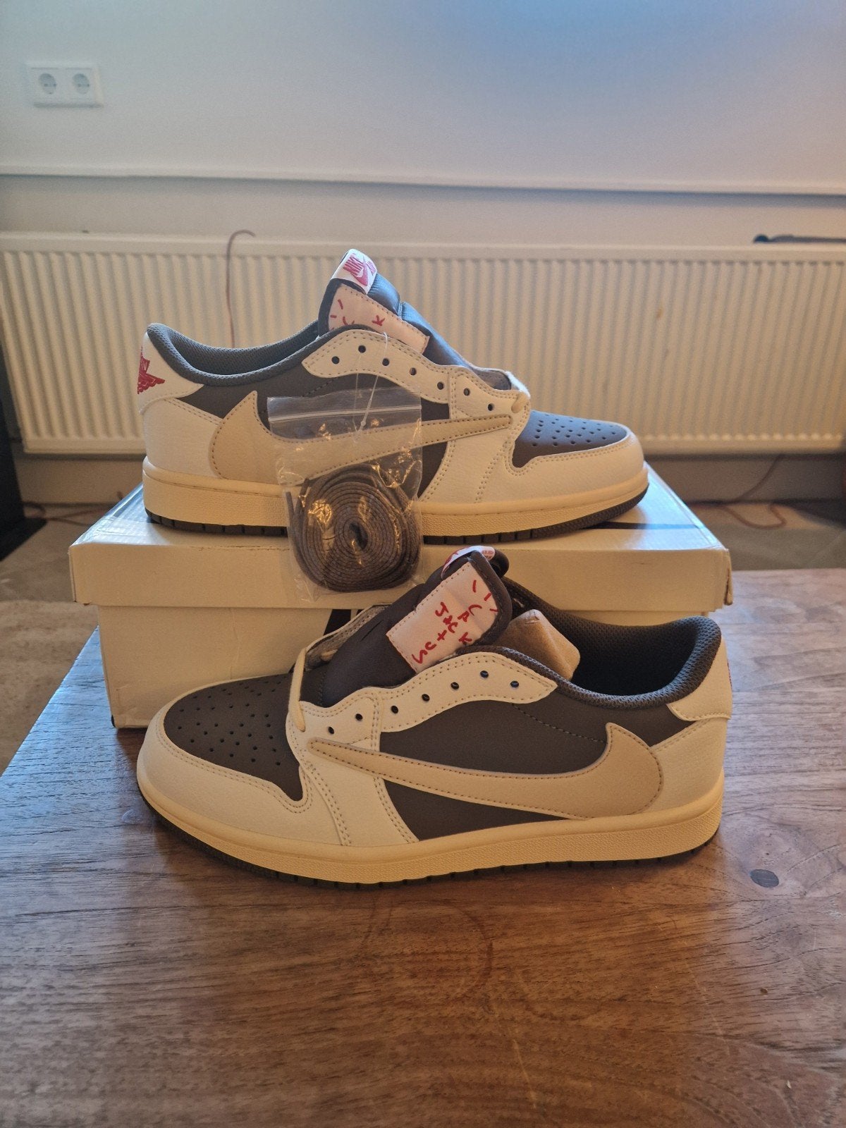 Nike Air Jordan 1 Low Travis Scott Reverse Mocha maat 42, Kleding | Heren, Schoenen, Bruin, Nike, Nieuw, Ophalen of Verzenden