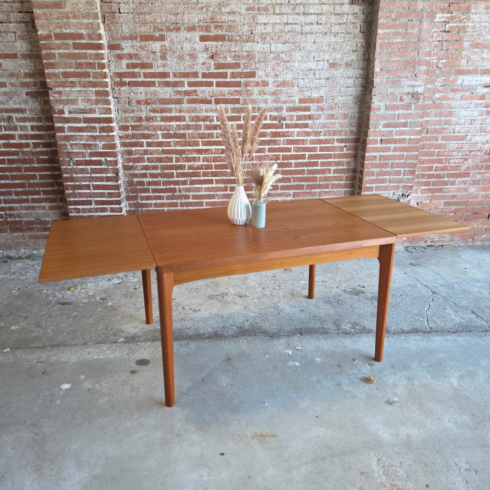 Henning Kjaernulf, Vejle Denemarken, vintage jaren 60 tafel