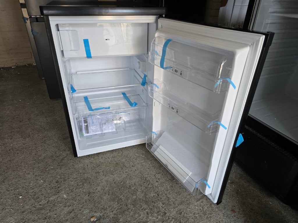 Nieuwe zwarte tafelmodel koelkast met 4* vriesvak 85x55 cm, 85 tot 120 cm, 100 tot 150 liter, Met aparte vriezer, Nieuw