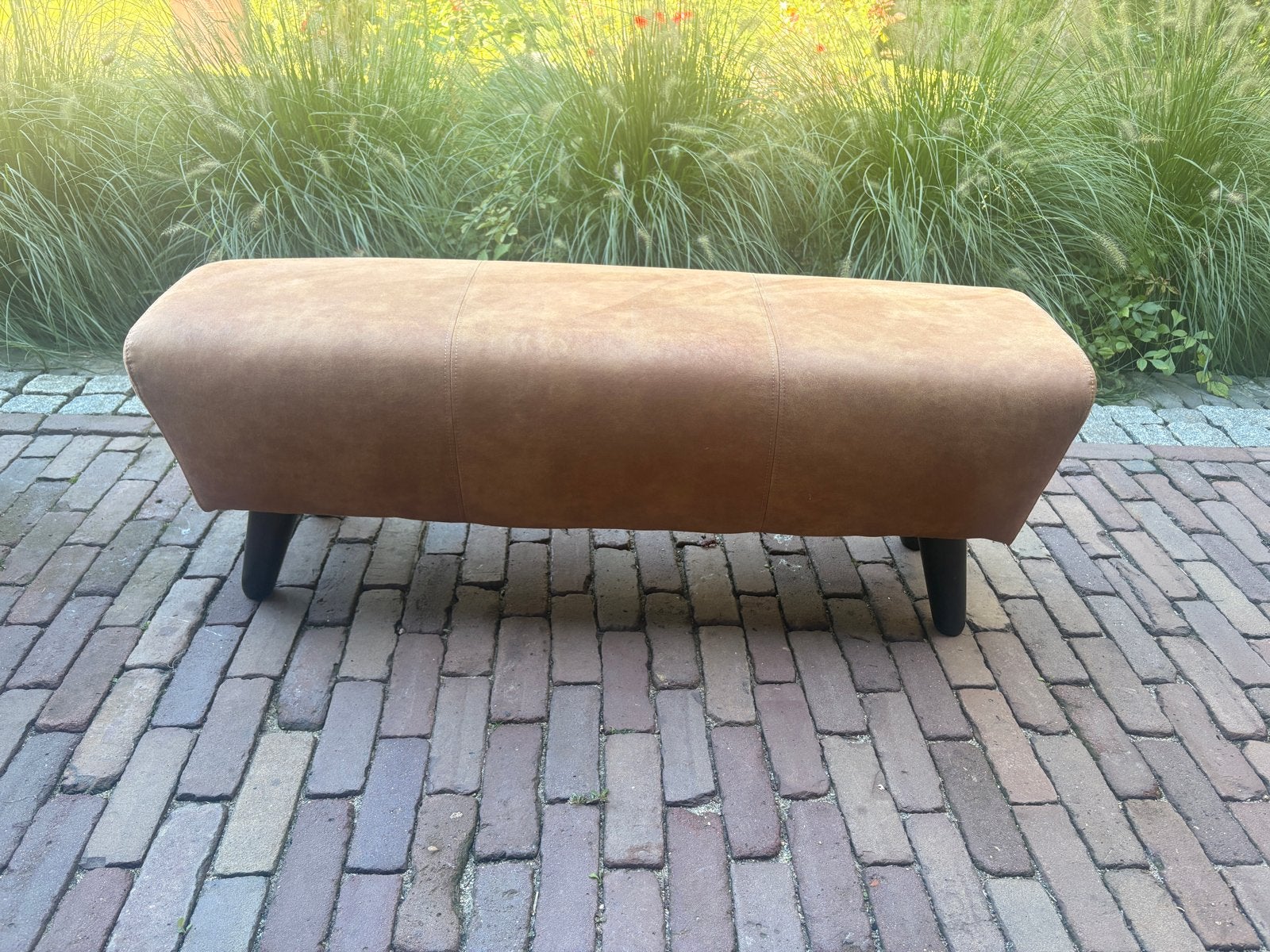 Hocker / Bankje van bruin leer, Huis en Inrichting, Banken | Voetenbanken en Poefen, Ophalen, 100 tot 125 cm, Leer, Zo goed als nieuw