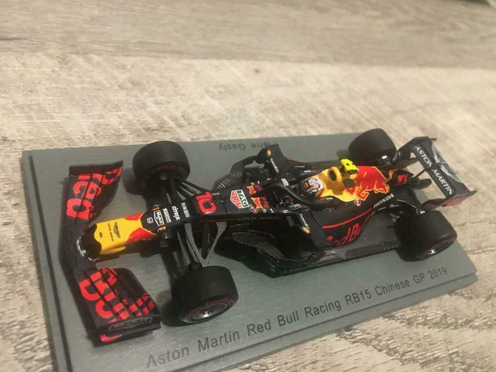 ✅ Pierre Gasly 2019 1:43 Chinese GP 2019 1000th F1 race RB15, Ophalen of Verzenden, Nieuw, Formule 1
