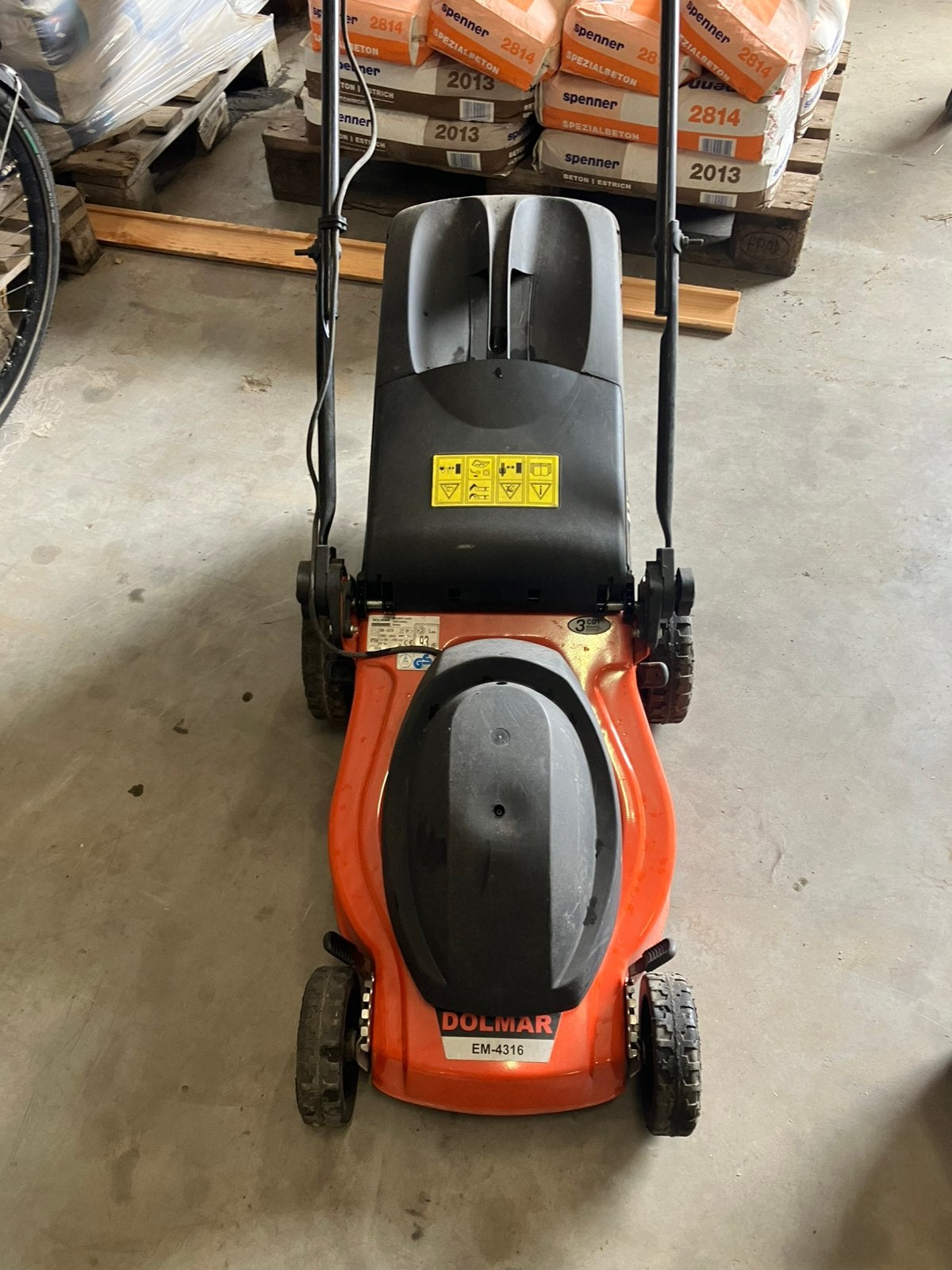 Dolmar grasmaaier 220 volt, Tuin en Terras, Grasmaaiers, Ophalen, Cirkelmaaier, Gebruikt, Elektrische grasmaaier