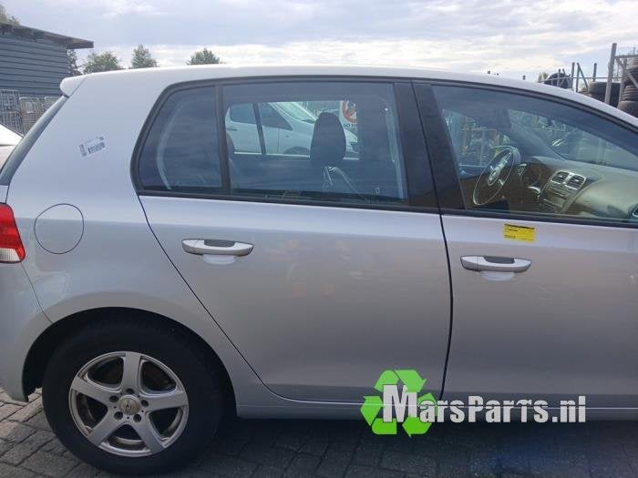 Portier 4Deurs rechts-achter van een Volkswagen Golf (LA7W)