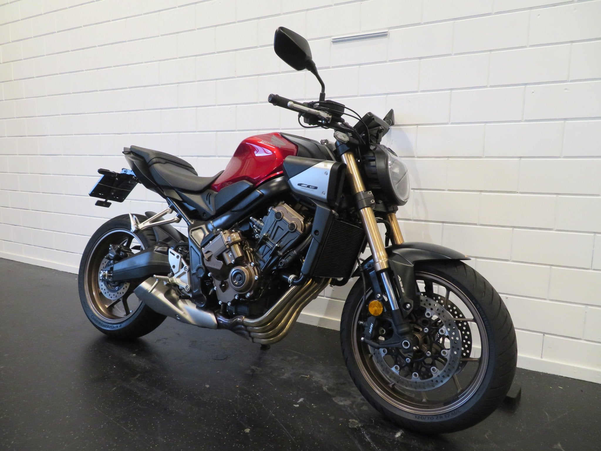 Honda CB 650 R E-CLUTCH NIEUWSTAAT! (bj 2024), 650 cc, Naked bike, Gebruikt, Bedrijf