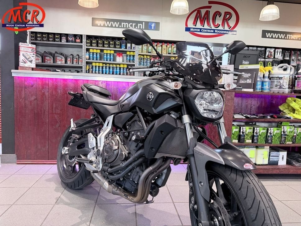 YAMAHA MT 07 ABS (bj 2014) Akrapovic MT07, 2 cilinders, Motorrijbewijs A, Onbekend, Meer dan 35 kW