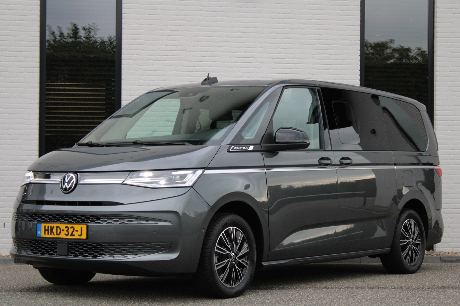 Volkswagen Multivan 1.4 eHybrid L2H1 / 7-Pers / Panorama / i, Auto's, Dealer onderhouden, Gebruikt, Met garantie (alle), 7 stoelen