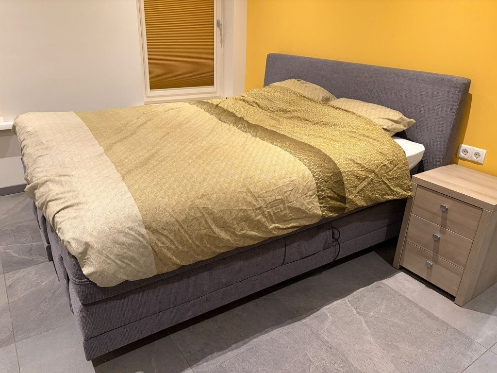 Elektrische boxspring met 2 nachtkastjes, Ophalen, Gebruikt, Tweepersoons, 200 cm
