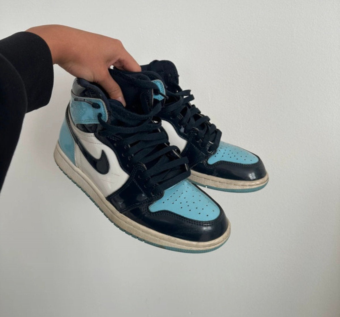 Air Jordan 1 High OG in een donkerblauw, Kleding | Heren, Schoenen, Blauw, Ophalen of Verzenden, Sneakers of Gympen, Gedragen