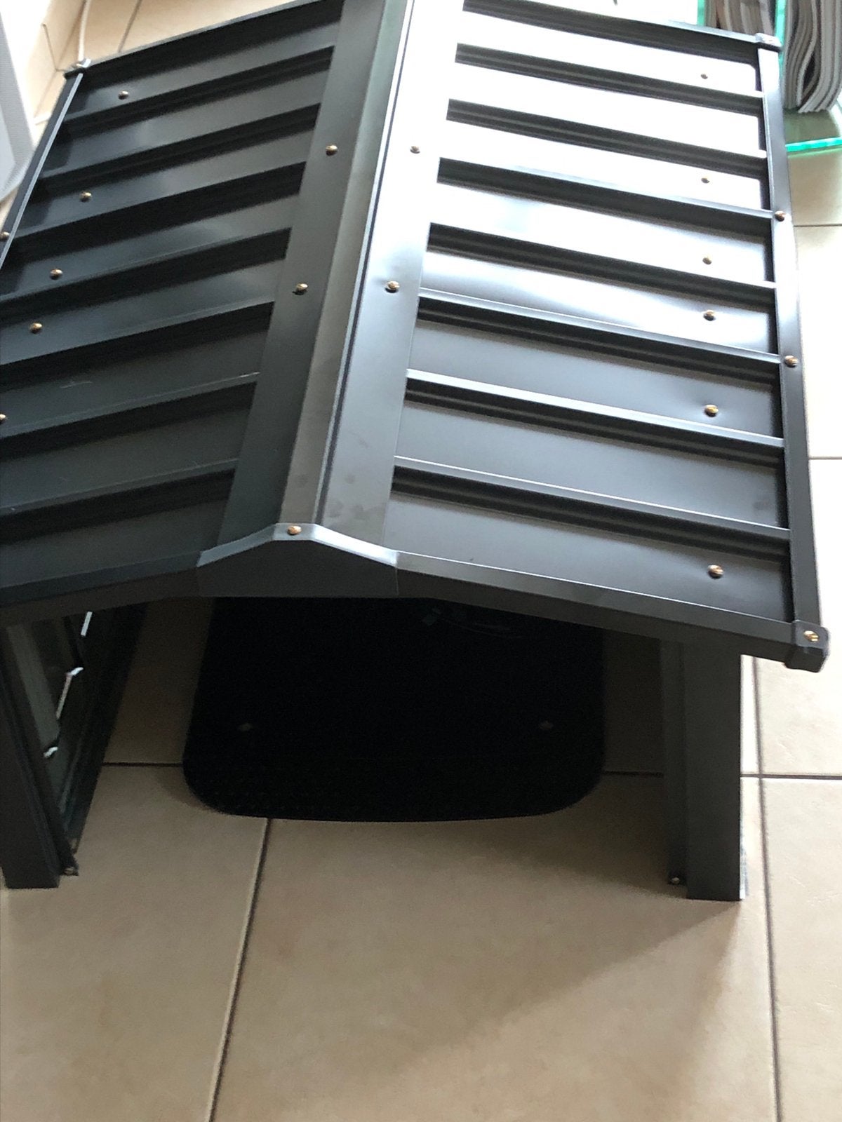 Mooie nieuwe garage voor robotmaaiers, Ophalen, Zo goed als nieuw