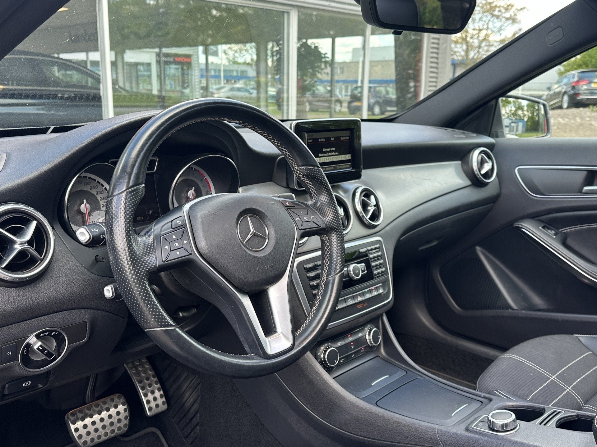 Mercedes-Benz GLA 200 Ambition | Panodak | Camera | Xenon |, Gebruikt, Leder en Stof, 1595 cc, Bedrijf