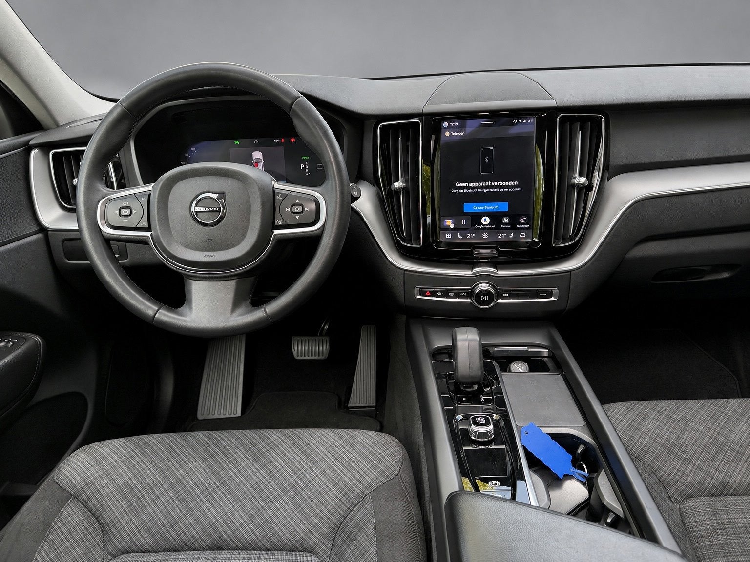 Volvo XC60 2.0 T6 Plug-in hybrid AWD Essential Bright, panor, Auto's, Automaat, Dealer onderhouden, Gebruikt, Euro 6