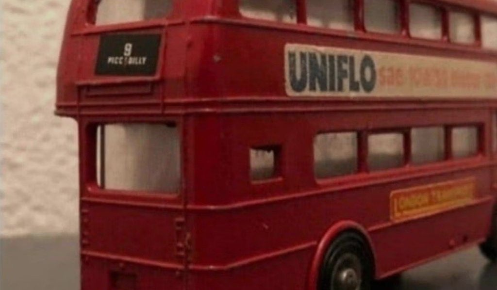 Budgie Toys London Bus Routemaster Uniflo Motor Oil Jaren 60, Hobby en Vrije tijd, Modelauto's | 1:43, Ophalen of Verzenden, Gebruikt