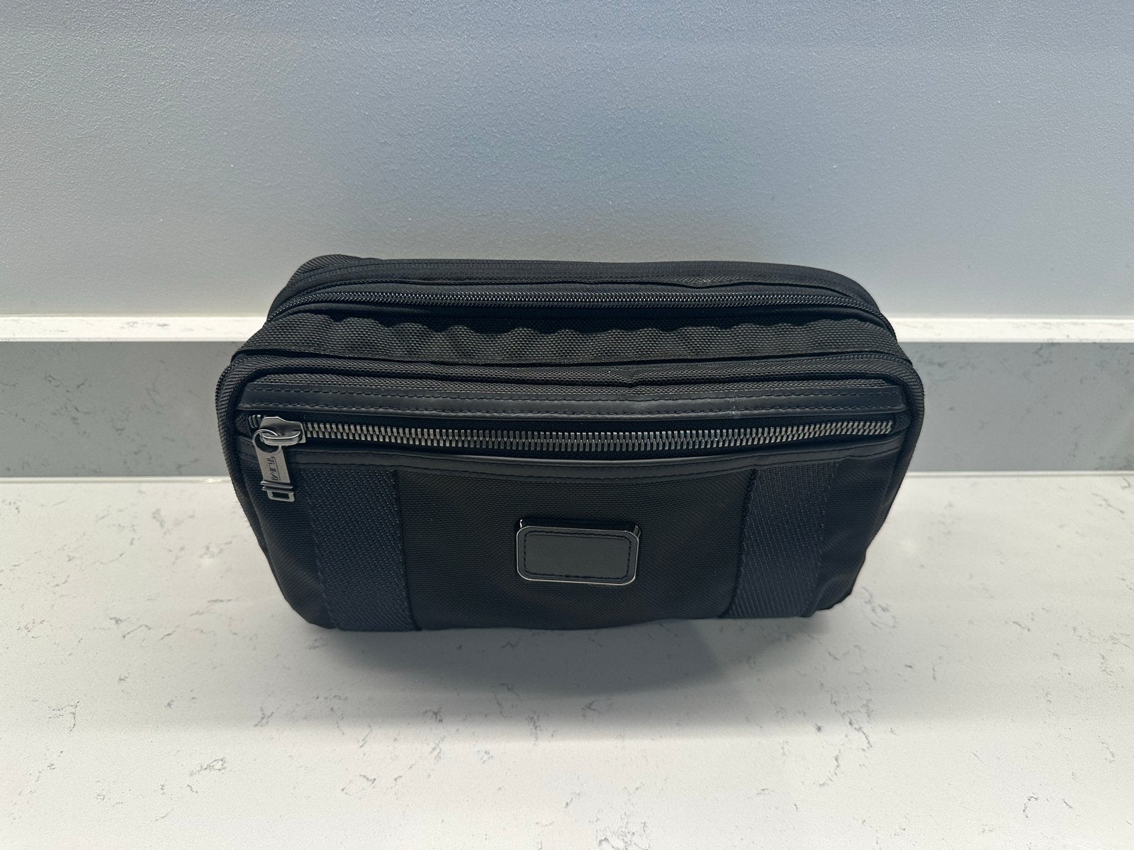 Tumi extendable toilettas met haak- Zwart, Ophalen, Gebruikt, Zwart, Heer of Dame