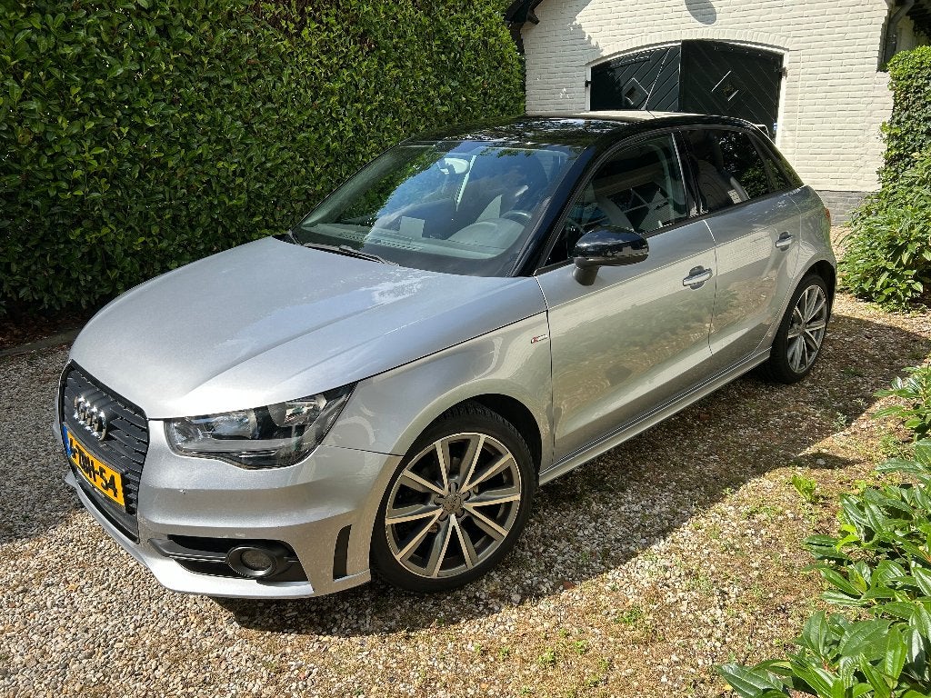 Audi A1 1.2 TFSI 63KW SB 2015 Grijs. 5 deurs, Auto's, Audi, Voorwielaandrijving, 4 cilinders, Origineel Nederlands, Handgeschakeld