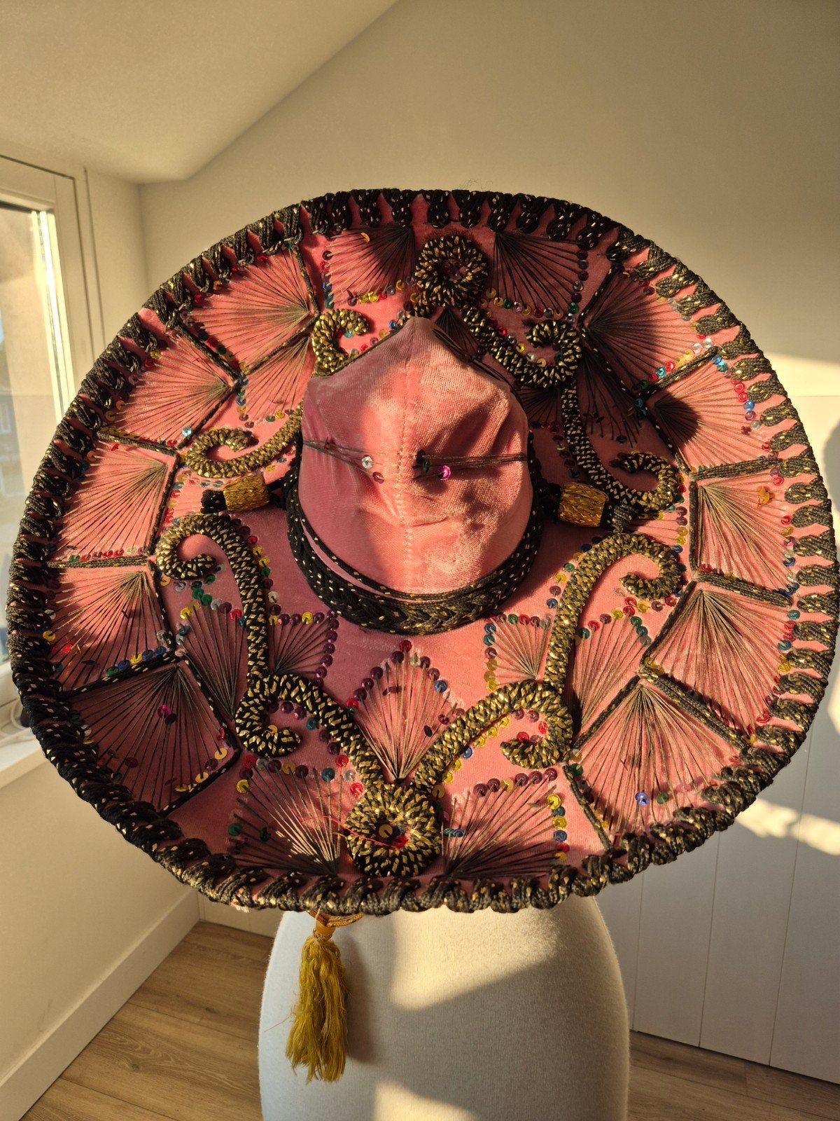 Opvallende Mexicaanse Sombrero - Roze met Kleurrijke Details, Hoed, Pigalle, Gedragen, One size fits all