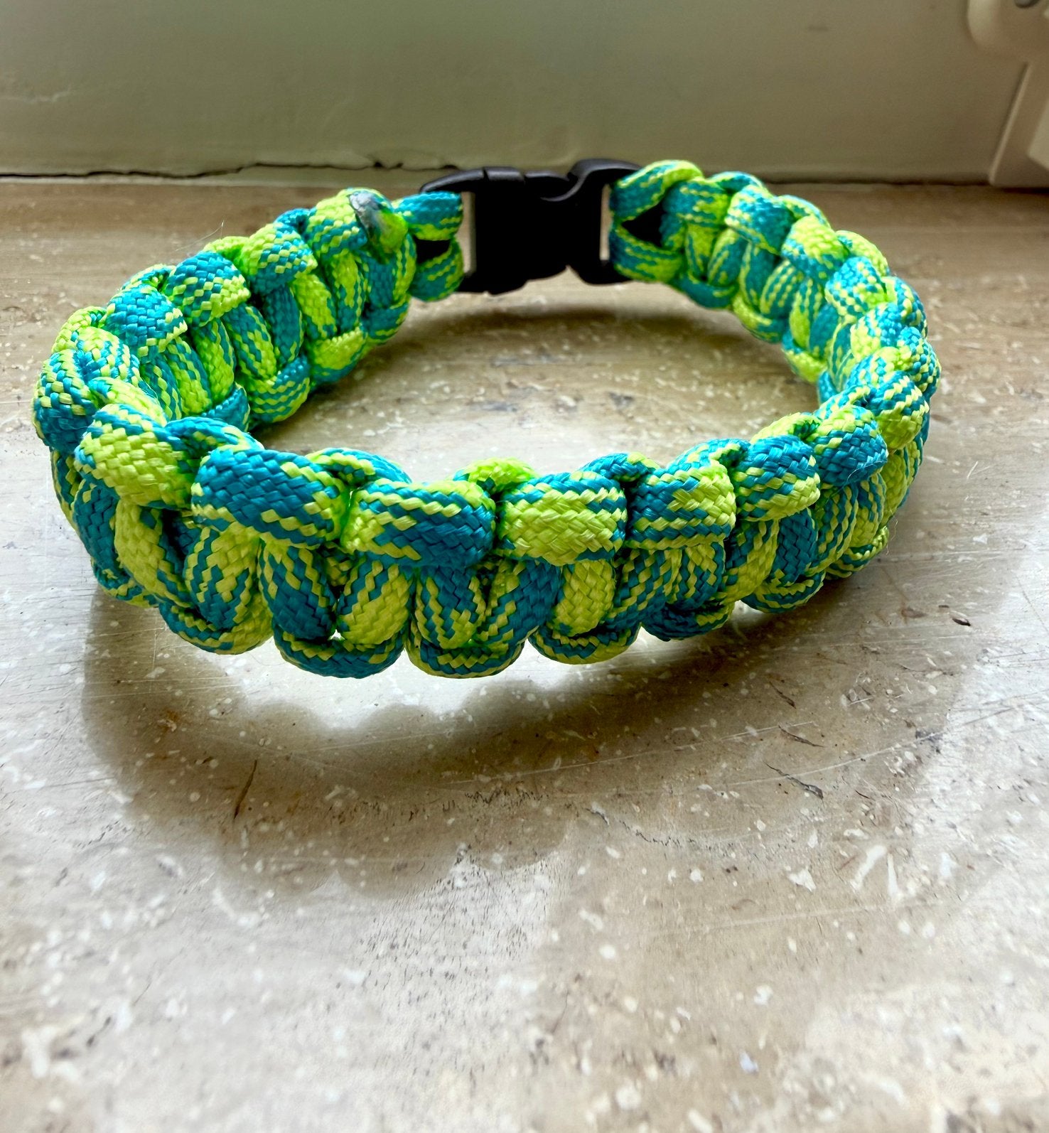 Mooie armband met eenvoudige sluiting blauw/groen, Ophalen of Verzenden, Zo goed als nieuw