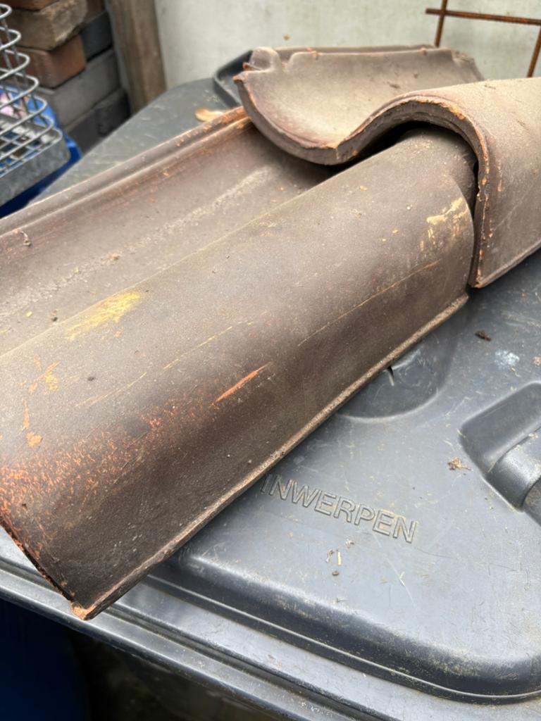 Rechter zijkant bruin, Ophalen, Steen of Klei, 15 m² of meer, Dakpannen