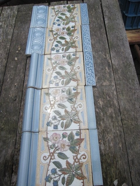 46 stuks antieke wandtegels, rand van bramen met bloesem, Antiek en Kunst, Ophalen
