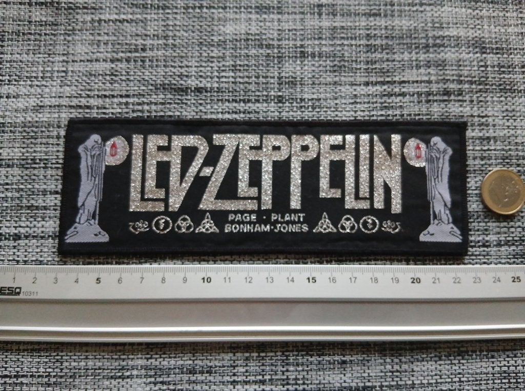 LED ZEPPELIN vrij  zeldzame 1975 strip patch 47 = 6.5x19 cm, Ophalen of Verzenden, Nieuw, Kleding
