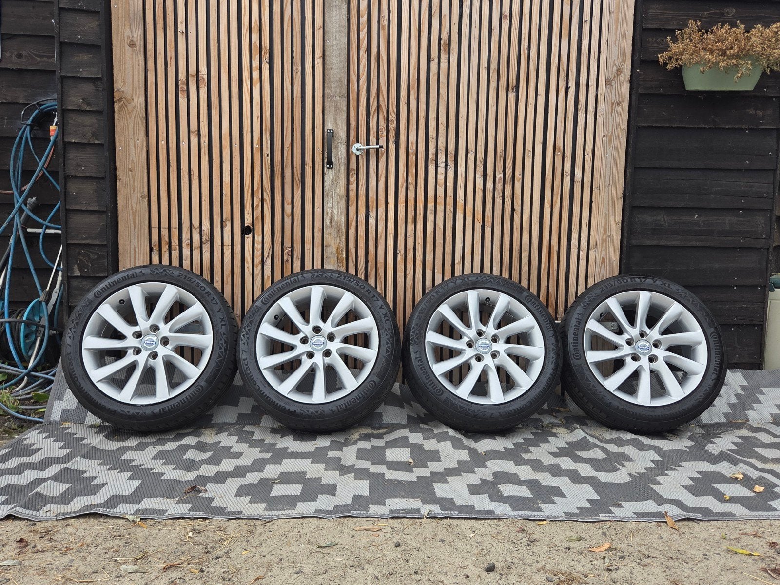 Volvo V60 Velgen met Continental zomerbanden, Ophalen, Banden en Velgen, 17 inch, Personenwagen