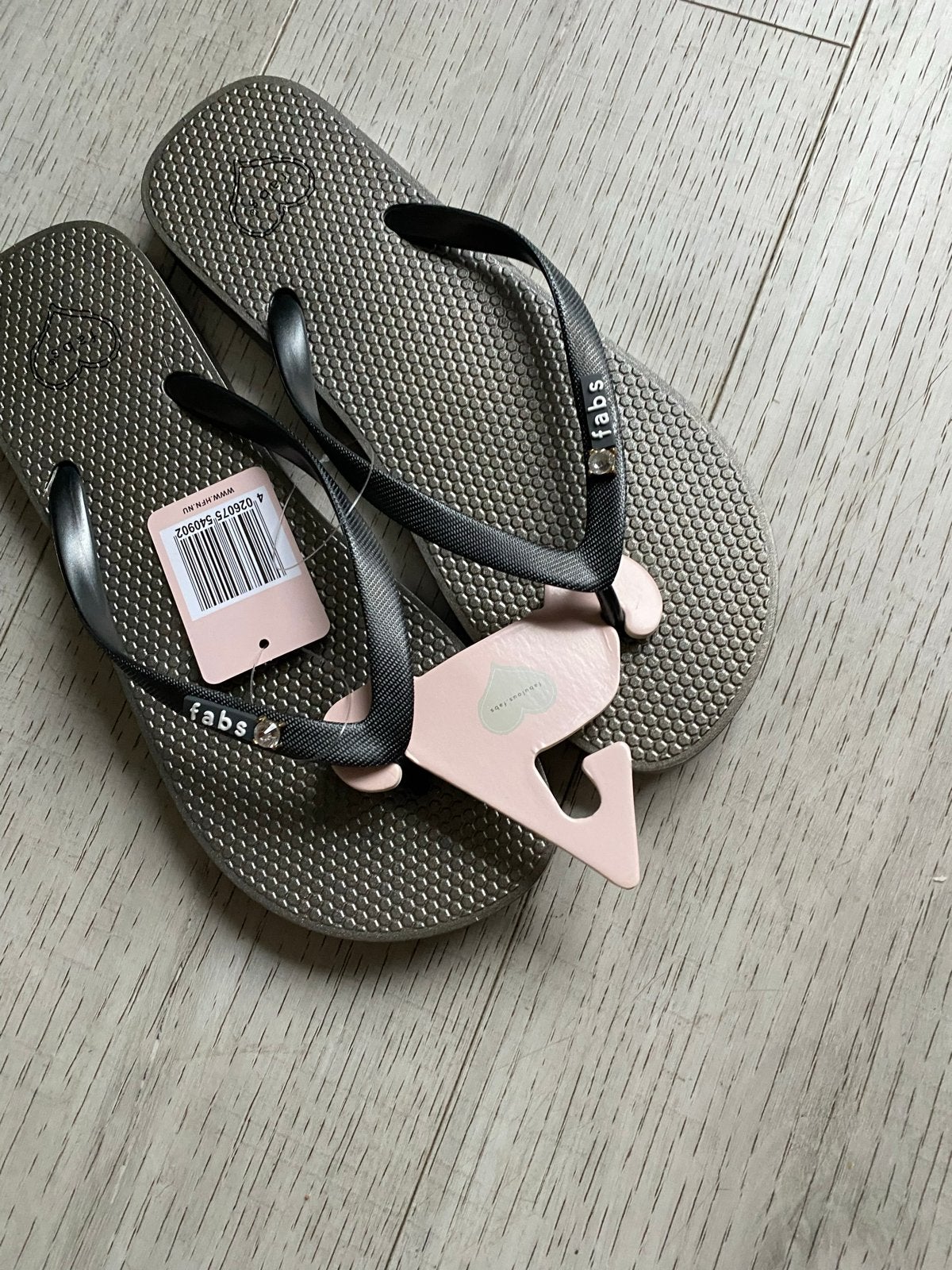 Fabs teenslippers, maat 40, 1x roze en 1x grijs, Slippers, Nieuw, Ophalen of Verzenden, Grijs