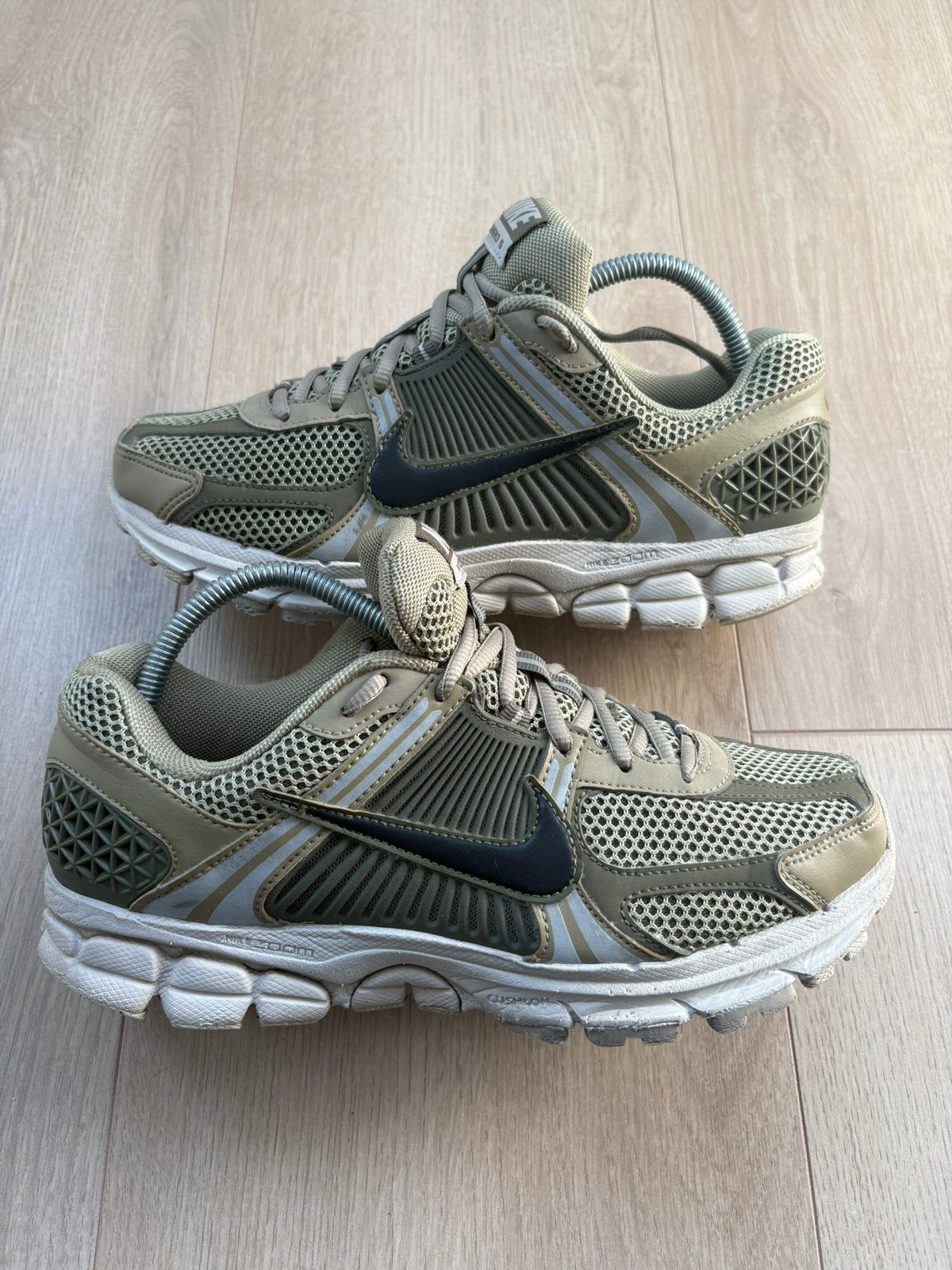 Nike Zoom Vomero 5 Neutral Olive •EU 41, Overige kleuren, Ophalen of Verzenden, Sneakers of Gympen, Zo goed als nieuw